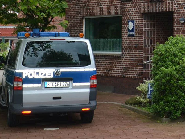 Irgendwann vergangene Woche bzw. am zurückliegenden Wochenende haben Diebe in Stade bei zwei Autohäusern rund 920 Reifen samt Felgen im Wert von über 350.000 Euro gestohlen (Bild: Polizei)