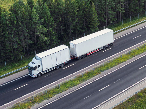 Laut dem sogenannten Lkw-Mautfahrleistungsindex ist die Fahrleistung mautpflichtiger Lkw mit mindestens vier Achsen auf Bundesautobahnen im Februar um mehr als vier Prozent gegenüber dem Jahresmittel des (Vorkrisen-)Zeitraumes März 2019 bis Februar 2020 gestiegen (Bild: Goodyear)