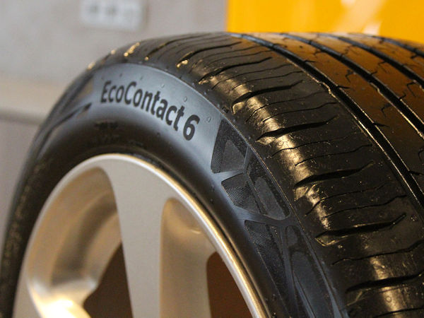 Der aktuelle „EcoContact 6“ wurde 2019 vorgestellt und wird nicht zuletzt bei vielen Fahrzeugen solcher Marken wie unter anderem Audi, BMW, Mercedes, Polestar oder Volvo als Erstausrüstung verbaut bei deren elektrisch oder konventionell angetriebenen Wagen (Bild: NRZ/Christian Marx)