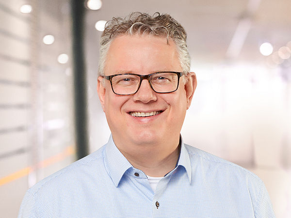 „Für Stellantis haben wir einen Reifen mit herausragenden Eigenschaften entwickelt, der Bestnoten bei Rollwiderstand und Nassbrems-Performance erhalten hat“, erklärt Dr. Holger Lange, der bei Continental die Reifenentwicklung für das Erstausrüstungsgeschäft leitet (Bild: Continental)