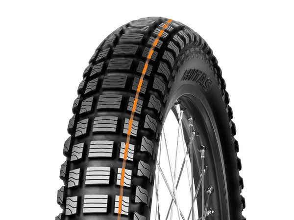 Zu erkennen ist die neue Version des „ SW-07 Speedway“ laut Mitas anhand eines orangefarbenen Streifens auf dem Profil (Bild: Mitas)