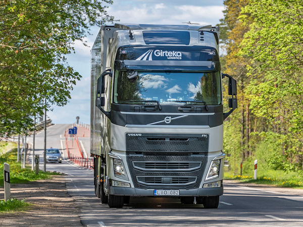 Mit Blick auf 2021 spricht Girteka Logistics von einem mehr als 16.100 voll beladenen Trailern entsprechenden Transportvolumen, das statt über die Straße per Zug auf den Weg gebracht wurde, sodass das Unternehmen die Zahl der von ihm das Jahr über benötigten Reifen um „mindestens 900“ reduzieren konnte (Bild: Girteka Logistics)
