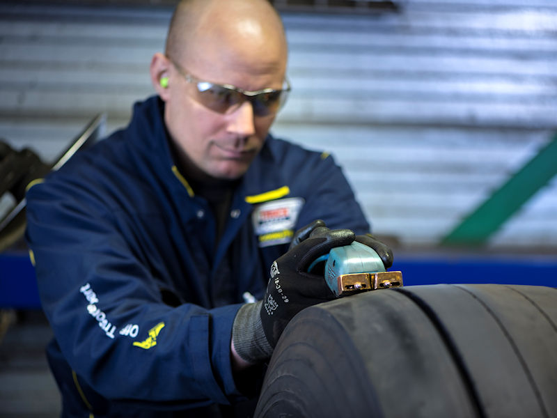 Goodyear Nachschneiden tb