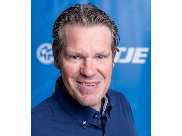 Jens Engelking begann seinen Weg in der Branche 2001 im Vertrieb/Marketing bei Aprilia, war danach unter anderem Marketingmanager Moto bei Pirelli, Teil des Delticom-Zweiradteams oder bei der Niemann & Frey GmbH, um nun die Bereichsleitung der Motorradzubehörsparte bei dem Großhändler Hartje zu übernehmen (Bild: Hartje)