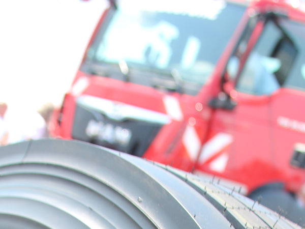 Wenn angesichts von allgemeinen Lieferengpässen weniger Material verfügbar ist, muss weniger davon transportiert werden, was dann auch dem Ersatzbedarf an Lkw-Bereifungen eher abträglich sein dürfte (Bild: NRZ/Christian Marx)