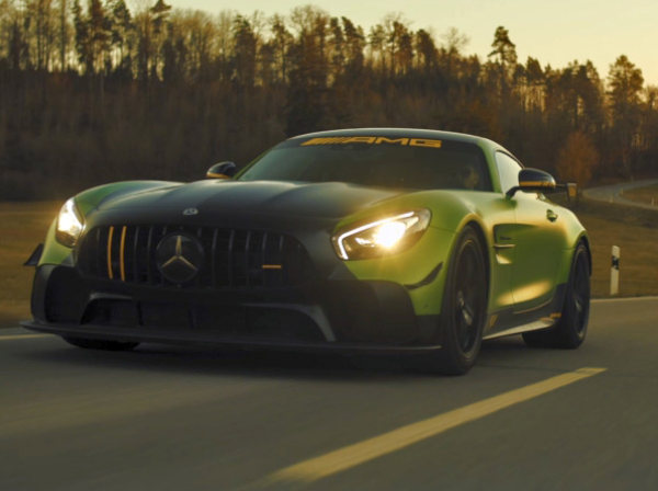 Mercedes AMG GT R klein
