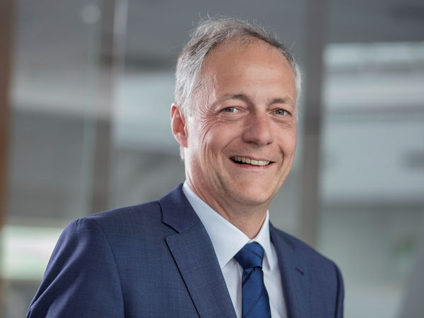 Zuletzt im Konzern für das Revitalisierungsprojekt auf dem Gelände des ehemaligen bzw. vor Ende 2020 geschlossenen Michelin-Werkes Hallstadt verantwortlich, übernimmt Christian Metzger nun (erneut) die Leitung des Lkw-/Llkw-Reifenwerkes in Karlsruhe (Bild: Michelin)
