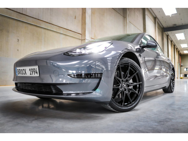 Tesla Model 3 B42 klein