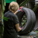 Nokian Tyres ist mit Blick auf seine breite Produktionsbasis in Russland und die Sanktionen gegen den Kriegstreiber zwar besonders gebeutelt, hat seine Umsatzerwartungen für 2022 gegenüber dem Frühjahr aber leicht nach oben geschraubt, während weiterhin ein operativer Gewinn signifikant unter Vorjahr prognostiziert wird (Bild: Nokian Tyres)