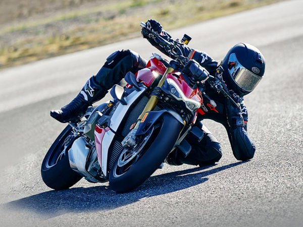 Durch Registrierung auf einer Event-Website unter Angabe des aktuell gefahrenen Motorradmodells samt einer kurzen Erklärung, warum man sich dazu berufen fühlt, haben Teilnehmer an Pirellis Gewinnspiel die Chance zum „Superbike-VIP“ zu werden bzw. eines von drei Erlebnispaketen zu ergattern (Bild: Pirelli)
