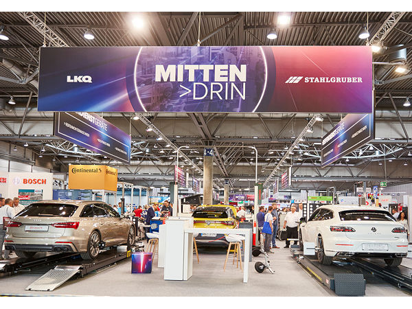 Im Zentrum des Interesses soll in diesem Jahr die Elektrifizierung der Fahrzeuge gestanden haben, wobei Stahlgruber unter anderem sein Sortiment an Verschleißteilen für Hybrid- und Elektrofahrzeuge präsentierte ebenso wie Produkte/Lösungen aus dem Bereich Werkstattausrüstung (Bild: Stahlgruber)