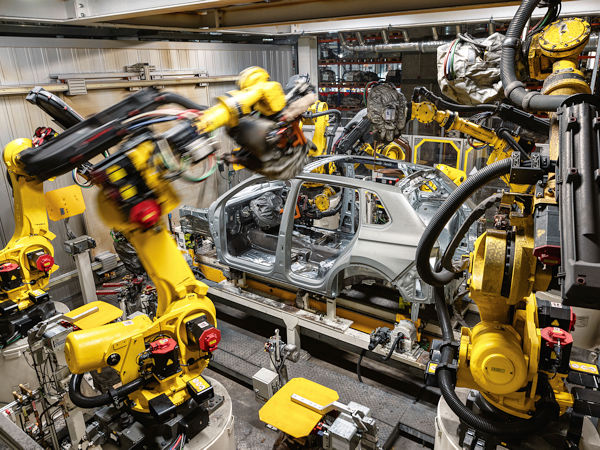 Während die marktmächtigen OEMs trotz geringerer Produktionszahlen hohe Gewinne verzeichneten, seien die mittelständischen Zulieferer nicht in der Lage, gestiegenen Kosten einfach weiterzureichen, sagt die ArGeZ als Interessenvertretung letzteren Branchenzweiges (Bild: Volkswagen)