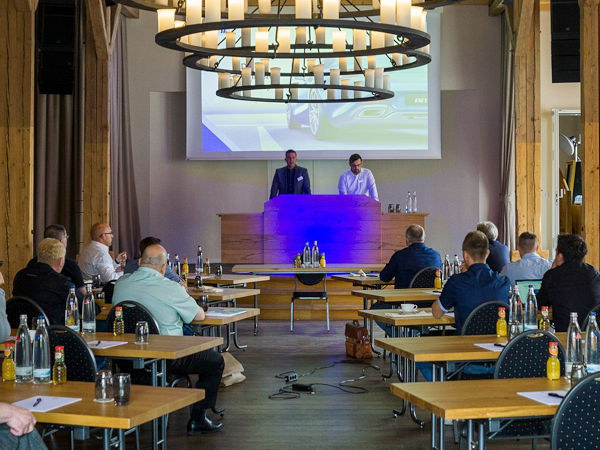 Als Kulisse beider BMF-Veranstaltungen diente das Schloss Landau – das Unternehmen will in Zukunft weitere Events dieser Art ausrichten, um im aktiven Austausch mit Datenlieferanten und Kunden zu bleiben (Bild: BMF)