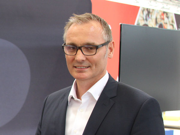 Laut Torsten Claßen, Director Consumer Products bei Bridgestone mit Verantwortung für die Region Central Europe, ist Mobox für Autofahrer „eine attraktive und zugleich erschwingliche Alternative“ zum Kauf von Reifen sowie für die Fahrzeugwartung (Bild: NRZ/Christian Marx)