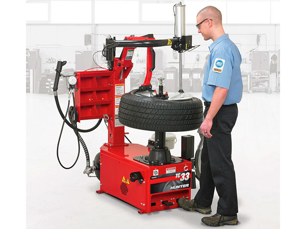 Hunters „TC33“ soll sich durch eine kompakte Bauweise auszeichnen, weshalb sie als ideal für Werkstätten mit begrenztem Platzangebot beschrieben wird (Bild: Hunter)