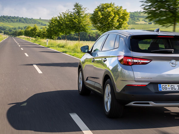 Die COC-Bescheinigung von gut 4.300 Opel Grandland X der Baujahre 2000 bis 2022 soll falsche Angaben zur Felgeneinpresstiefe enthalten (Bild: Stellantis)