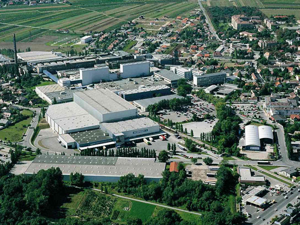 Am 19. Juli 2002 soll der letzte Reifen aus Continentals ehemaligem Semperit-Reifenwerk in Traiskirchen gerollt sein, bevor Ende 2009 an dem österreichischen Standort dann auch die bis dahin dort noch verbliebene Mischungsproduktion eingestellt wurde (Bild: Continental)