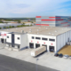 Auf einer Grundstücksfläche von mehr als 20.000 Quadratmetern errichtet, soll der Logistikbereich des Wegmann-Automotive-Neubaus, der auch einen Bürovorbau bietet, eine Fläche von 4.300 Quadratmetern umfassen (Bild: Wegmann Automotive)