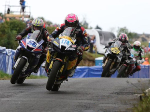 Bei den Armoy Road Races hat Davey Todd einen neuen Rundenrekord auf dem gut drei Meilen (knapp 4,9 km) langen Straßenkurs in Nordirland aufgestellt mit einer rund anderthalb Sekunden schnelleren Zeit als bisherige 2021 von Michael Dunlop aufgestellte Bestmarke (Bild: Dunlop)