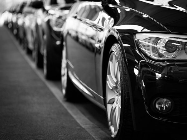 Mit Blick auf den deutschen Markt rechnet der VDA anstatt mit einem dreiprozentigen Plus beim Pkw-Absatz nunmehr mit einem Minus von sechs Prozent auf 2,5 Millionen Neuwagen (Bild: Pexels/Torsten Dettlaff)