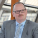 „Mit der Auszeichnung unseres runderneuerten Reifens als Recyclingprodukt tragen wir einen signifikanten Anteil an der Reduktion von Kohlendioxidverbräuchen, der Einsparung von Rohstoffen und Energie bei“, sagt Rigdon-Geschäftsführer Günter Ihle (Bild: NRZ/Christian Marx)