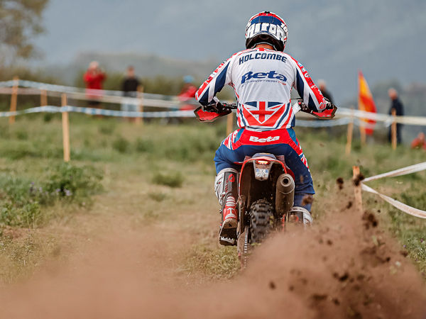 Das britische Team mit den auf Metzeler-Reifen vertrauenden Fahrern Nathan Watson, Steve Holcombe und Jed Etchells hat sich den Titel in der World Trophy der 96. Ausgabe der International Six Days of Enduro gesichert (Bild: Metzeler)