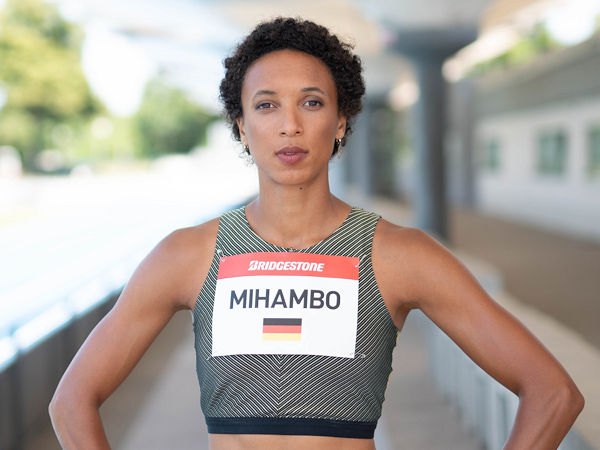 Die Leichtathletin Malaika Mihambo fungiert zusammen mit Tischtennisspieler Timo Boll als einer der beiden neuen Bridgestone-Markenbotschafter im Rahmen der jetzt gestarteten Kommunikationskampagne des Reifenherstellers (Bild: Bridgestone)