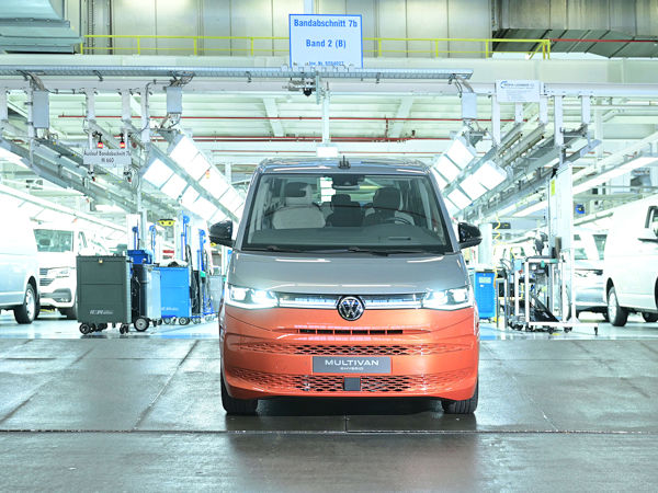 Volkswagen Nutzfahrzeuge stattet den neuen Multivan ab Werk mit dem Conti-Ganzjahresreifen „AllSeasonContact“ in den Größen 16 und 17 Zoll aus (Bild: Volkswagen Nutzfahrzeuge)