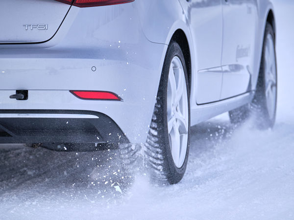 Sein „WinterContact TS 870 P“ eignet sich Continental zufolge „insbesondere für schwerere Fahrzeuge, die auch im Winter sicher und effizient unterwegs sein wollen“ (Bild: Continental)