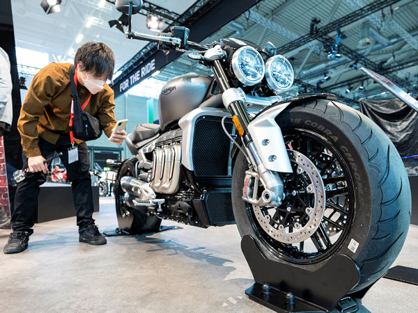 Laut der offiziellen Intermot-Ausstellerliste sind zumindest Avon, Bridgestone, Continental, Dunlop, Metzeler, Michelin oder Pirelli bei der Motorradmesse in Köln nicht mit einem eigenen Stand präsent (Bild: Koelnmesse)