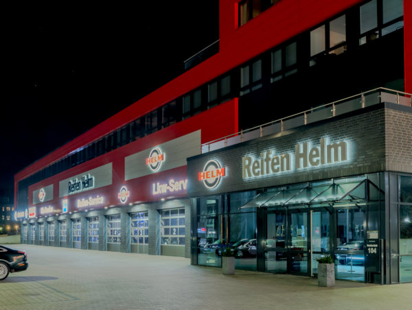 Reifen Helm nachts klein 1 1