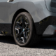 Für seinen iX hat sich BMW neben Profilen von Pirelli und Goodyear auch für Bridgestone als Erstausrüstungslieferanten entschieden (Bild: BMW)