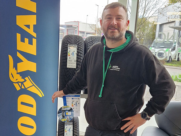 „Die Zufriedenheit unserer Kunden steht für uns an erster Stelle“, sagt Sven Blessing, Geschäftsführer der Blessing Automobile GmbH, angesichts der Auszeichnung des Premio-Betriebes mit Goodyears TruckForce Award (Bild: Goodyear)