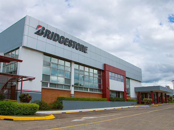 Mit einer Summe von alles in allem 250 Millionen US-Dollar will Bridgestone die Produktionskapazität seines Reifenwerkes in Belén de Heredia (Costa Rica) binnen fünf Jahren bzw. bis 2026 um 36 Prozent erhöhen (Bild: Bridgestone Americas)