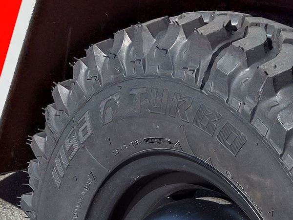 Ein schon vor gut zwei Jahren bei einem seiner Reifentests lediglich „außer der Reihe“ mitgelaufenes Insa-Turbo-Profil – nicht das hier abgebildete vom Typ „Dakar“ – hat den ACE jüngst erst wieder zu einer pauschalisierten Negativbeurteilung runderneuerter Pkw-Reifen verleitet (Bild: NRZ/Christian Marx)