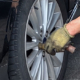 Mit einer Beispielrechnung legt Check24 Autofahrern nicht nur die Nutzung eines zweiten Rädersatzes, sondern vielmehr auch das saisonale Umstecken im Do-it-yourself- bzw. DIY-Verfahren ans Herz (Bild: NRZ/Christian Marx)