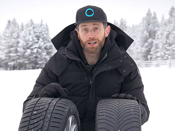 Dass man mit einem abgefahrenen Michelin-Ganzjahresreifen beim Schneehandling schnellere Rundenzeiten fahren kann als mit einem Neureifen aus dem Budgetsegment, gehört laut Jonathan Benson von Tyre Reviews zu den wenigen Dingen, die ihn in Bezug auf Reifen überrascht hätten (Bild: YouTube/Screenshot)