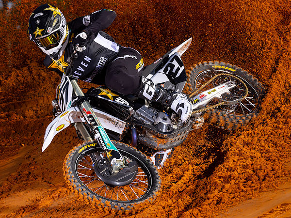 Dunlops „Geomax MX33“ wird nicht nur als Erstausrüstung bei KTMs 450 SX-F Factory Edition, Husqvarnas FC 450 Rockstar Edition und der MC 450 Factory Edition der Marke GasGas montiert, sondern kommt auch in der AMA-Supercross- oder MXGP-Serie zum Einsatz (Bild: Goodyear)