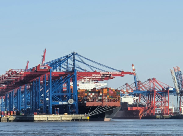 Hamburger hafen klein