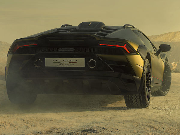Bei seinem Huracán Sterrato setzt Lamborghini als Erstausstattung ab Werk exklusiv auf Bridgestone-Reifen des Typs „Dueler AT002“, die vorne in 235/40 R19 und hinten in 285/40 R19 auf Aluminiumgussräder der Dimensionen 8.5Jx19 Zoll ET 27 respektive 11Jx19 Zoll ET 40 aufgezogen werden (Bild: Lamborghini)