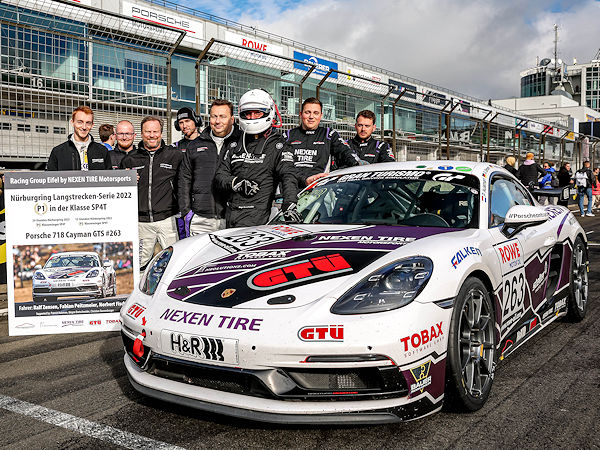 Nach einer positiven Bilanz seiner Motorsportsaison in der Nürburgring-Langstreckenserie geht Nexen auch 2023 wieder gemeinsam mit dem Sportwagenzentrum Eifel und dem Team Adrenalin Motorsport als Partner an den Start (Bild: Nexen)