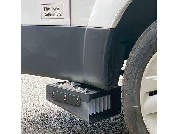 Das von The Tyre Collective für Fahrzeuge entwickelte Gerät wird nahe dem Rad angebracht und … (Bild: The Tyre Collective)