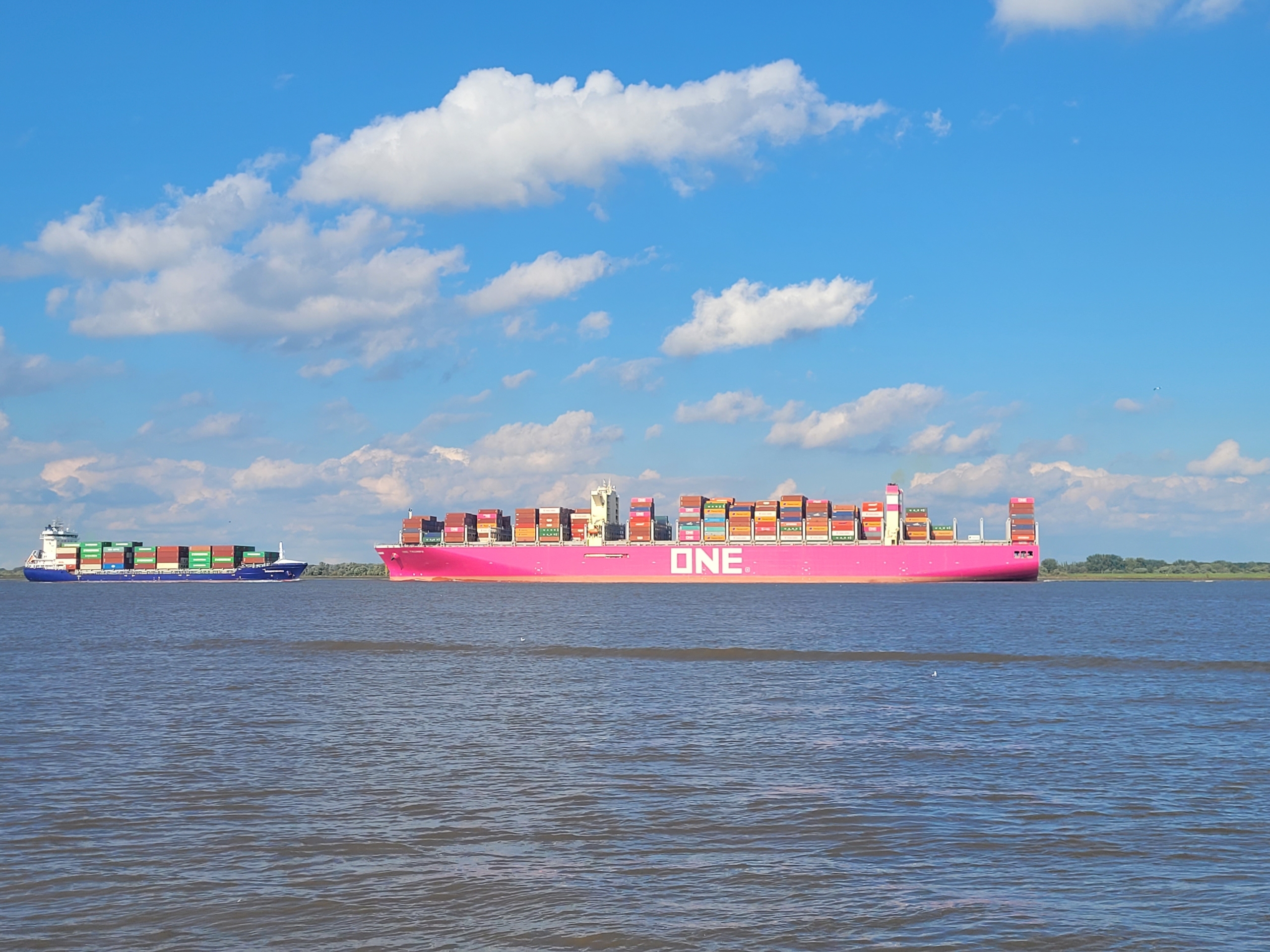 Containerschiff scaled