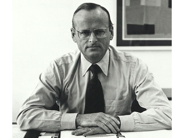 Von 1973 bis 1981 war der am vergangenen Wochenende im Alter von 96 Jahren verstorbene Automobilmanager Carl Horst Hahn - das Bild datiert auf das Jahr 1974 - Continental-Vorstandsvorsitzender und führte den Konzern aus seiner „bis dahin größte[n] und längste[n] Krise“ bzw. verhalf ihm „zu einem erfolgreichen Turnaround“ (Bild: Continental)