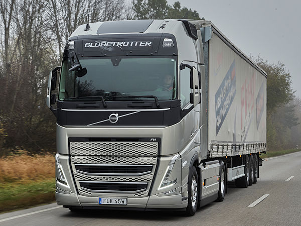 Gegenüber einem Monat zuvor ist die Fahrleistung mautpflichtiger Lkw auf Autobahnen im vergangenen Dezember um fast fünf Prozent gesunken und im Vergleich zum Dezember 2021 um sogar gut sechs Prozent (Bild: Volvo Trucks)