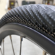 Als erstes kommerzielles Produkt der SMART Tire Company hat deren METL genannter Luftlosfahrradreifen gleich zwei Innovation Awards der diesjährigen Consumer Electronics Show einheimsen können: in den Kategorien Fahrzeugtechnik & Fortschrittliche Mobilität sowie Nachhaltigkeit, Ökodesign & Smart Energy (Bild: SMART Tire Company)
