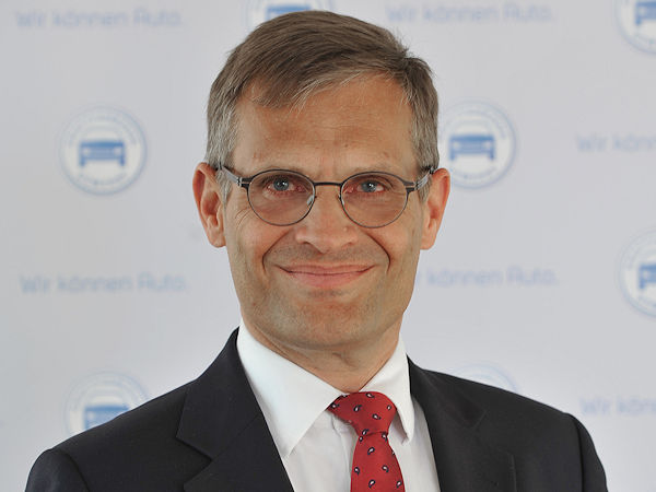Nach beruflichen Stationen beim VDA, wo er zuletzt die Stabsstelle Europapolitik und Recht leitete, und davor auch bei Bosch oder dem BDI hat Dr. Kurt-Christian Scheel mit Beginn des neuen Jahres nun offiziell die Funktion als ZDK-Hauptgeschäftsführer angetreten (Bild: ZDK)