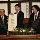 Prof. Dr. Christian von Albrichsfeld (Mitte), Leiter der Conti-Aktivitäten in Rumänien, ist von der Technischen Universität Politehnica in Timișoara mit einem Ehrendoktortitel gewürdigt worden (Bild: UPT)