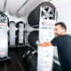 4Wheels sieht sich selbst als Marktführer in Sachen Räder- und Reifeneinlagerung, wobei das Unternehmen entsprechende Dienstleistungen seit 1999 anbietet und nach eigenen Worten mit inzwischen rund 500 Mitarbeitern mehr als 60 sogenannten „Räderhotels“ in ganz Deutschland betreibt (Bild: 4Wheels)