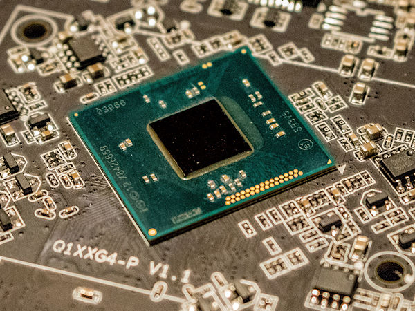 Bis 2030 wird ein Anstieg des notwendigen Versorgungsanteils der Automobilindustrie mit Chips auf 14 Prozent (heute: acht Prozent) erwartet durch den Hochlauf der Elektromobilität und zunehmend mehr Assistenzsysteme in den Fahrzeugen (Bild: Pexels/Jeremy Waterhouse)